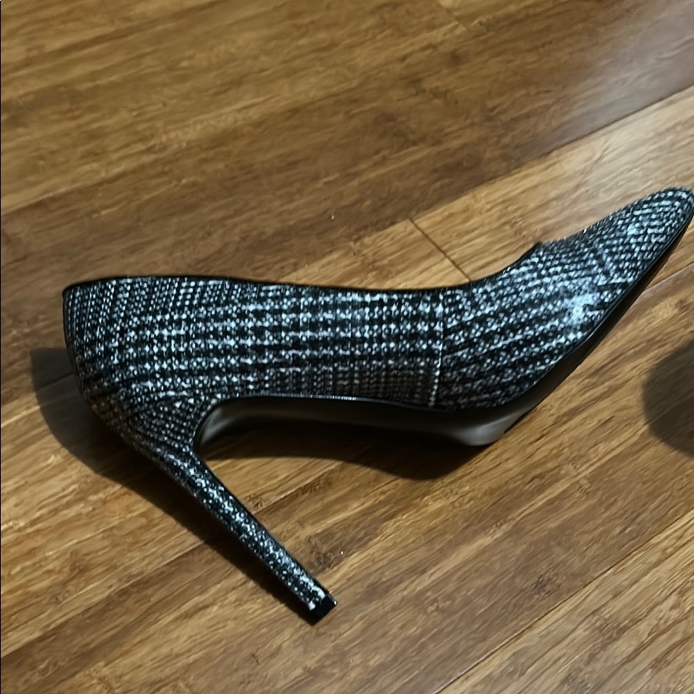 Nine West Black and White Heels with Classic Design Women’s Size 8 Pumps Heels - Picture 10 of 16